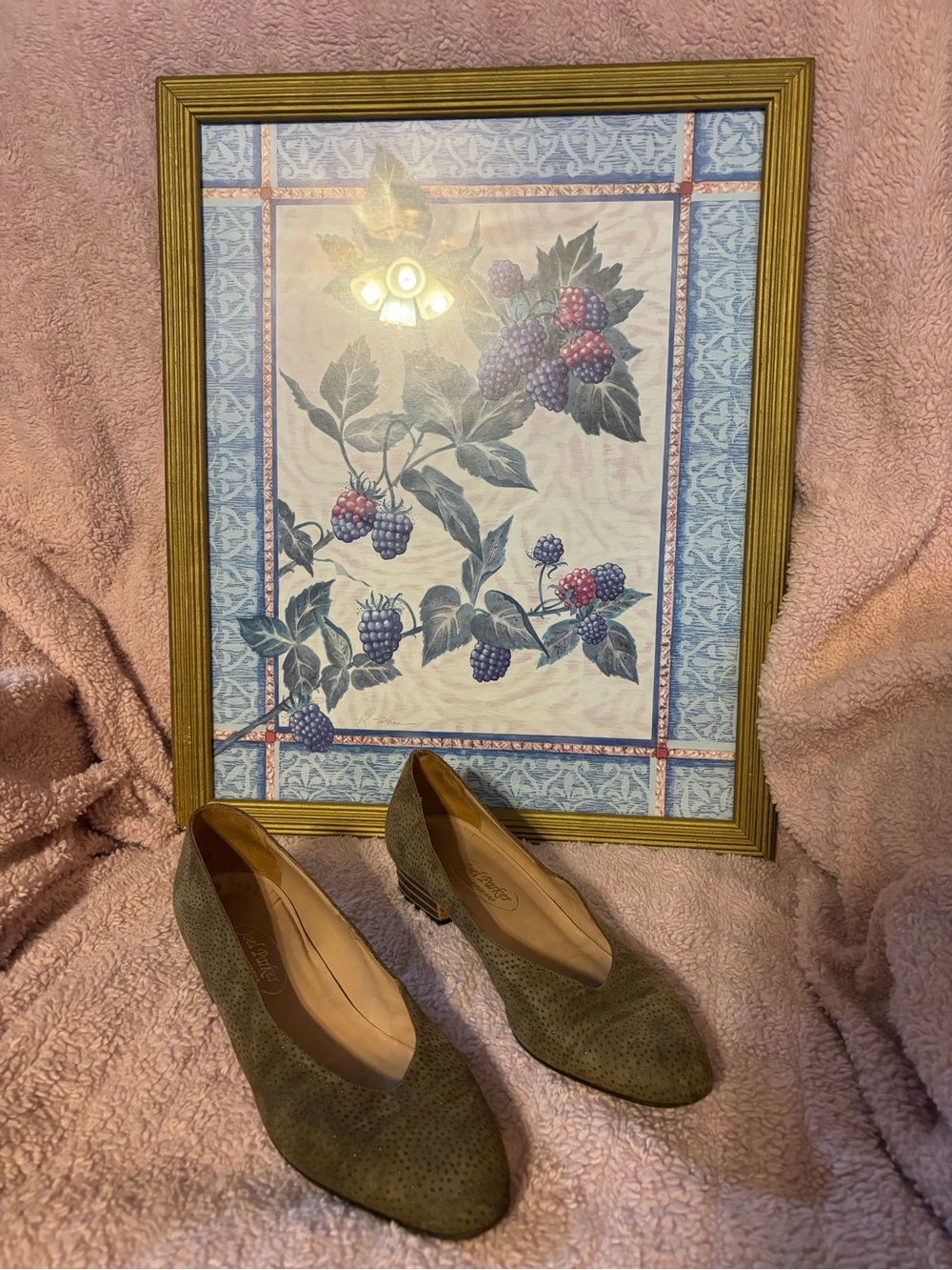 vintage Joel Parker pumps feature a green textured leather upper- 9 1/2AA-narrow